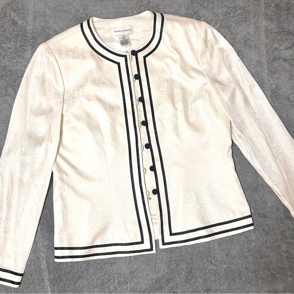 Draper’s & Damon’s Jackets & Blazers - Light silk blazer
